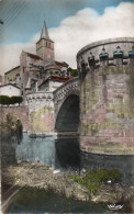 MONTMORILLON ( 86 ) - Le Vieux Pont Sur Le Gartempe Et L'Eglise Notre-Dame ( CPSM Dentelée ) - Montmorillon