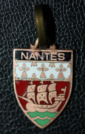 Pendentif Médaille Régionale émaiilée Années 60 "Nantes" Loire-Atlantique - Hangers