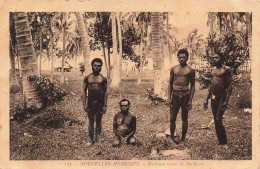 VANUANTU - Nouvelles Hébrides - Bushmen Nains De Mallicola - Quatre Hommes - Carte Postale Ancienne - Vanuatu