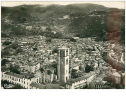 34.LODEVE.n°13994.VUE GENERALE AERIENNE.AU CENTRE L'EGLISE.CPSM - Lodeve