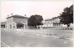 26 . N°48547 . Donziere.groupe Scolaire  Vue Generale . Cpsm 14 X 9 Cm. - Donzere