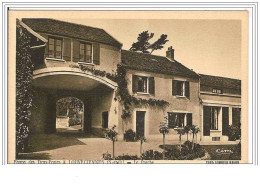 78.LOUVECIENNES.FERME DES DEUX-PORTES A LOUVECIENNES.LE PORCHE. - Louveciennes