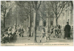 78.ELANCOURT.n°15913.ORPHELINAT.ENFANTS EN RECREATION ET CHEMIN DU BOIS - Elancourt