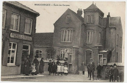 59 - B30058CPA - BROUCKERQUE - Ecole Des Garcons - Boulangerie Barbier - Très Bon état - NORD - Bergues