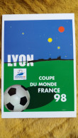 CPM LYON COUPE DU MONDE FRANCE 1998 FOOT FOOTBALL MAXIME CHAPON  AFFICHE EMBLEME MU 09 - Fútbol