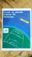 CPM TOULOUSE COUPE DU MONDE FRANCE 1998 FOOT FOOTBALL BRICE DEVOS  AFFICHE EMBLEME MU 06 - Fútbol