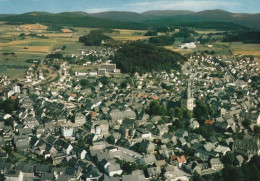 1 AK Germany / NRW * Blick Auf Die Stadt Brilon Im Hochsauerland - Luftbildaufnahme * - Brilon