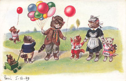 N°24796 - Chats Habillés, L'un Donnant Des Ballons à Des Chatons - Animaux Habillés