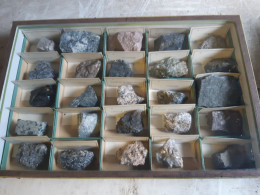 Lot De 2 Boîtes De Roches Et Minéraux, Ancienne Collection - Minerales