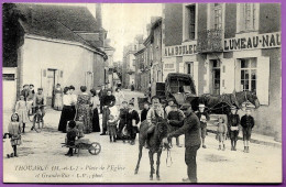TOP CPA (Très Bon état) 49 THOUARCE - Place De L'Eglise Et Grande-Rue ° L.V. Phot. - Thouarce