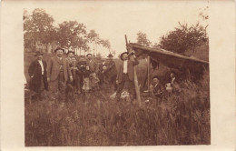 CARTE PHOTO - Groupe De Personne En Camping - Hommes - Enfants - En Plein Nature - Carte Postale Ancienne - Fotografie