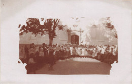 CARTE PHOTO - Groupe De Gens - Villageois - Enfants - Hommes - Femmes - Carte Postale Ancienne - Photographs