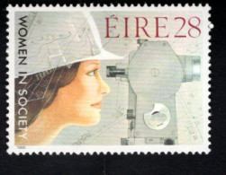 1999457108 1986  SCOTT 671 (XX) POSTFRIS  MINT NEVER HINGED - WOMEN IN SOCIETY - CONSTRUCTION SURVEYOR - Unused Stamps