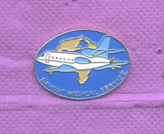 Rare Pins Avion Davout Medical Service N388 - Luftfahrt