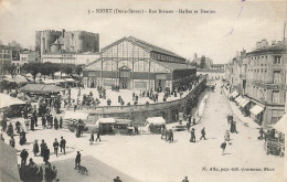 Niort * Rue Brisson * Halles Et Donjon * Jour De Marché - Niort