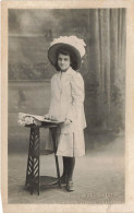 ENFANTS - Un Enfant Avec Un Grand Chapeau - Carte Postale Ancienne - Portretten