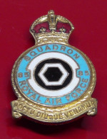 Small Enamel And Metal Pin Badge Royal Airforce RAF No 85 Squadron Kings Crown By HW Miller Branston St Birmingham - Airplanes