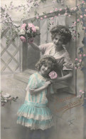 FETES - VOEUX - Anniversaire - Heureuse Anniversaire - Femme Tenant Un Bouquet De Fleur - Fille - Carte Postale Ancienne - Compleanni