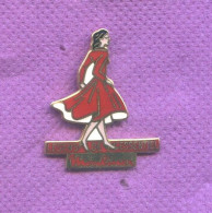 Rare Pins Femme Fille Pin Up Moulinex Egf N394 - Pin-ups