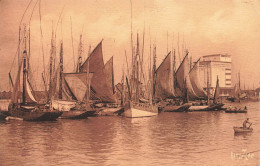 Les Sables D'olonne * Vue Sur Le Port * Bateaux De Pêche - Sables D'Olonne