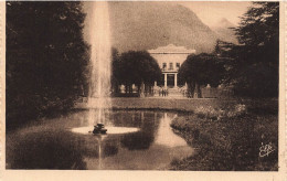 FRANCE - Pyrenées Ocean - Luchon - Vue Sur La Pièce D'eau Du Parc Et Le Casino - Fontaine - Carte Postale Ancienne - Luchon