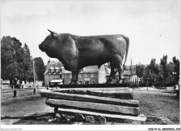 AIQP1-12-0111 - LAGUIOLE - Aveyron - Statue Du Taureau Par Guyot  - Laguiole