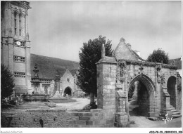 AIQP8-29-0822 - ST-JEAN-DU-DOIGT - Finistère - église Et Arc De Triomphe  - Saint-Jean-du-Doigt