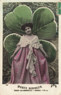 Carte Photo Fantaisie * 1907 * Porte Bonheur * Trèfle 4 Feuilles * Femme Art Nouveau - Andere & Zonder Classificatie