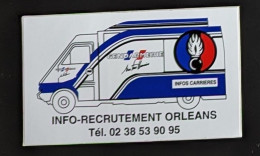 AUTOCOLLANT INFO RECRUTEMENT ORLEANS - 45 LOIRET - GENDARMERIE - Autocollants