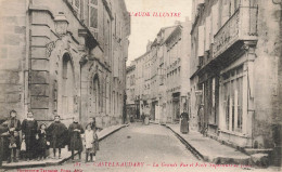 Castelnaudary * La Grande Rue Et école Supérieure De Jeunes Filles - Castelnaudary