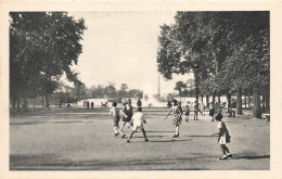 Paris 1er , Les Tuileries * Jeux D'enfants Dans Les Parcs * Enfant - Speelgoed & Spelen