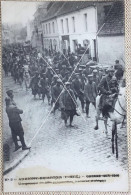 AUBIGNY En ARTOIS (62) Guerre 14-16 WW1 Un Groupe De 250 Prisonniers Allemands Traverse AUBIGNY CP Vers 1916 - Aubigny En Artois