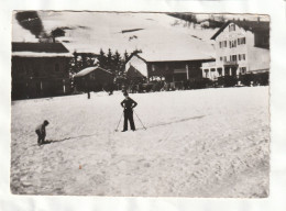 CPM. 15 X 10,5 -  LES  GETS  -  Sports  D'Hiver - Les Gets