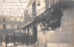 92-LEVALLOIS-PERRET- CARTE-PHOTO- VISITE DU PREFET ET DE LA MUNICIPALITE A LA MAISON DEMOLIE PAR LE ZEPPELIN MARS 1915 - Levallois Perret