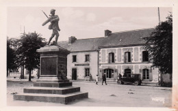 Cleguerec - Monument Aux Morts - Automobile  - CPSM °J - Cleguerec