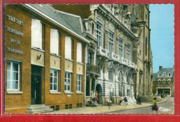 4297 - SOLESMES - CPSM - LE BUREAU DES PTT ET L'HOTEL DE VILLE - Solesmes