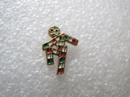 PIN'S   FOOTBALL WORLD CUP  ITALIA  90 - Voetbal