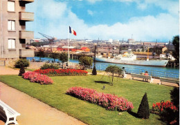 Nantes * Le Port Pris Des Jardins De L'hermitage - Nantes