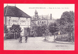 F-89-Aillant Sur Tholon-02Ph55  Place De La Gare, Les écoles, Hôtel, Cpa BE - Aillant Sur Tholon