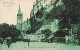 FRANCE - Lourdes - La Grotte Et La Basilique - La Voute Sacrée - Animé - Pelerins - Carte Postale Ancienne - Lourdes