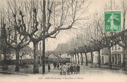 Les Abrets La Place Et L'ecole - Les Abrets