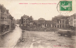 Armentières * La Grand Place Et Les Ruines De L'hôtel De Ville * Bombardements Ww1 - Armentieres