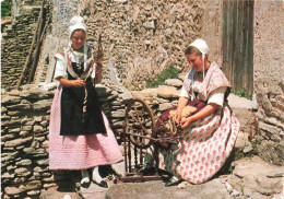 FOLKLORE - Costumes - Provençales Au Rouet - Femmes - Carte Postale - Costumes
