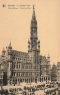 BELGIQUE - Bruxelles - La Grand'Place - Côté Sud Ouest - L'Hôtel De Ville - Animé - Carte Postale Ancienne - Places, Squares