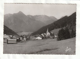 CPM. 15 X 10,5  -  Environs De MORZINE  -  Le Village  Des  Gets  Et  Le  Col  Des  Gets - Les Gets