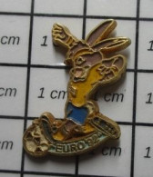 1317 Pin's Pins / Beau Et Rare / THEME : SPORTS / FOOTBALL EURO SUEDE 192 LAPIN LIEVRE - Football