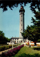 N°196 Z -cpsm Le Phare Des Baleines à St Clément- - Lighthouses