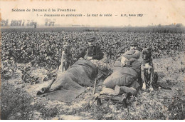 DOUANE - SAN64942 - Douaniers En Embuscade - La Tour De Veille - Aduana