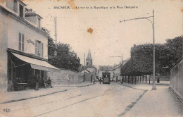 92 - BAGNEUX - SAN66374 - La Rue De La République Et La Place Dampierre - Bagneux