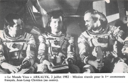 Astronomie - N°89449 - Le Monde Vécu Arkalyk, 2 Juillet 1982 - Mission Réussie 1er Cosmonaute JL Chrétien (au Centre) - Astronomia